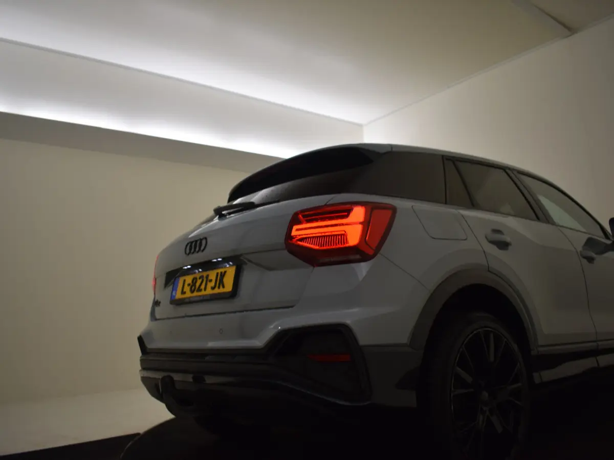 35 TFSI S Edition 150PK | Elektr glazen pano-dak | Trekhaak | App connect | Navi | Climate control | Cruise control | Parkeersensoren | DAB | LED | 19"LMV