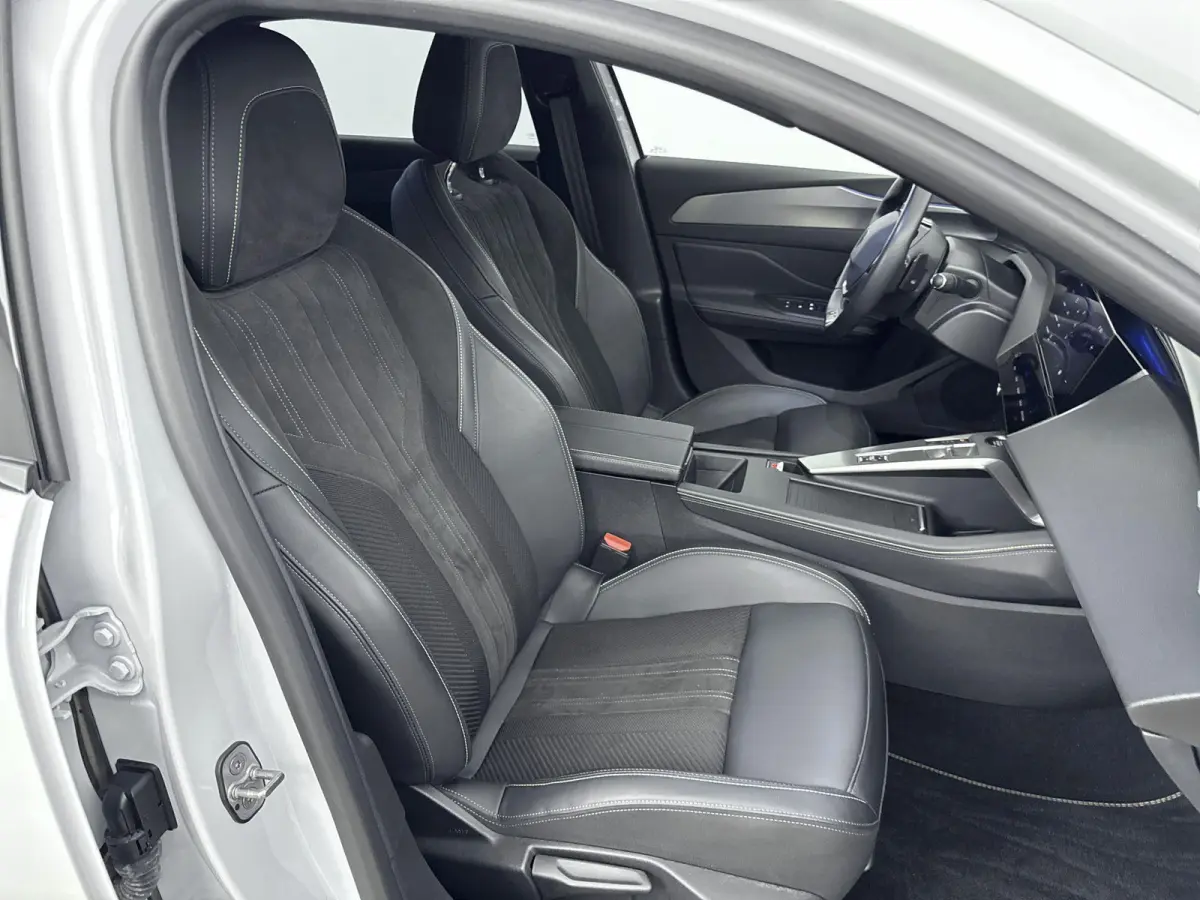 Plug-in Hybrid Automaat 225pk GT | Camera | Adaptieve Cruise Control | Alcantara Bekleding | Stoelverwarming | Maatrix LED Koplampen