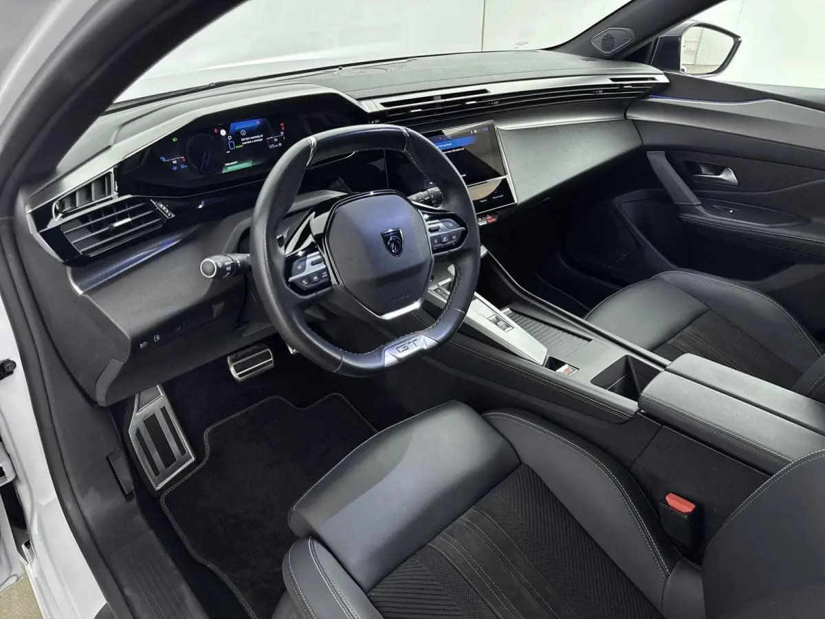 Plug-in Hybrid Automaat 225pk GT | Camera | Adaptieve Cruise Control | Alcantara Bekleding | Stoelverwarming | Maatrix LED Koplampen