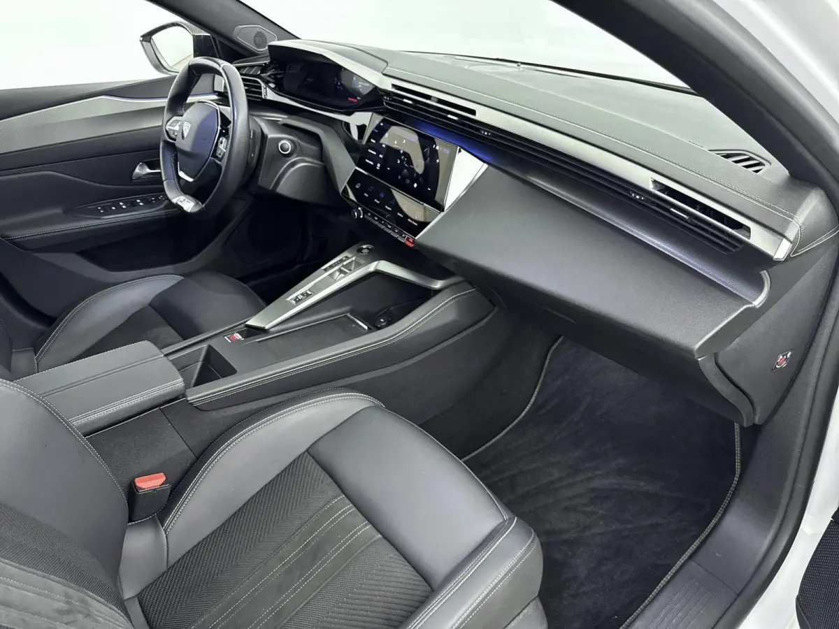 Plug-in Hybrid Automaat 225pk GT | Camera | Adaptieve Cruise Control | Alcantara Bekleding | Stoelverwarming | Maatrix LED Koplampen