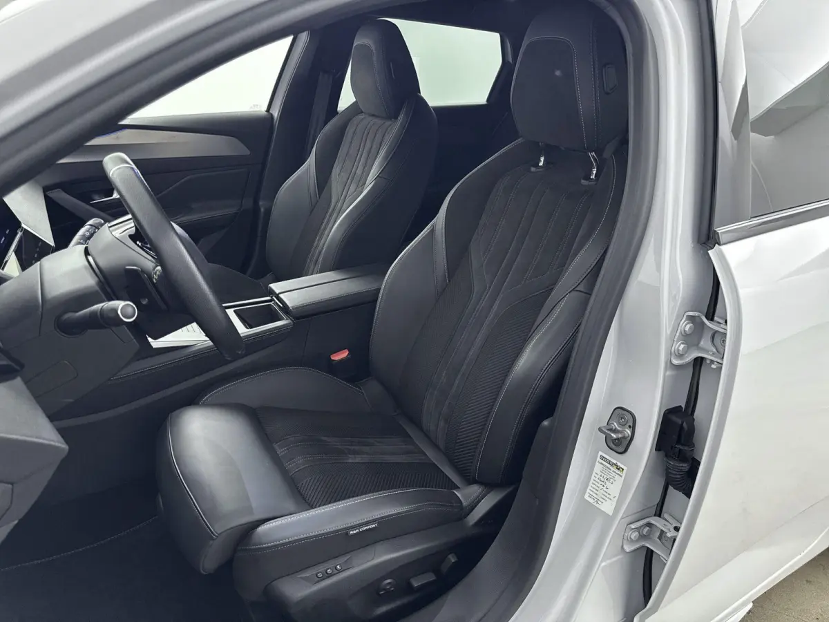 Plug-in Hybrid Automaat 225pk GT | Camera | Adaptieve Cruise Control | Alcantara Bekleding | Stoelverwarming | Maatrix LED Koplampen