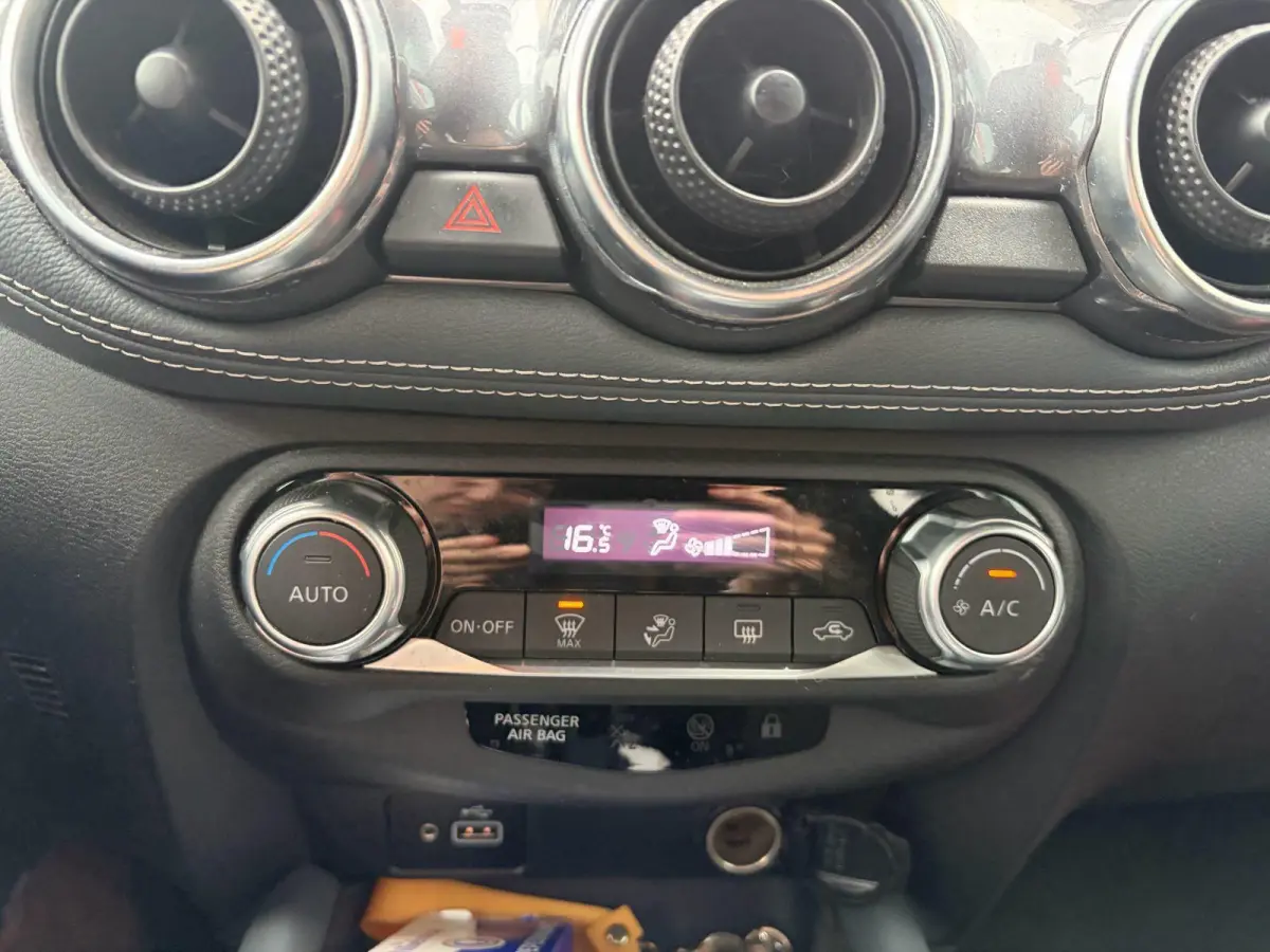 1.0 DIG-T N-Connecta | 117 PK | AUTOMAAT | KEYLESS ENTRY | CAMERA | PARKEERSENSOREN VOOR EN ACHTER | ALL-SEASONBANDEN | CLIMATE CONTROL | NAVIGATIE |