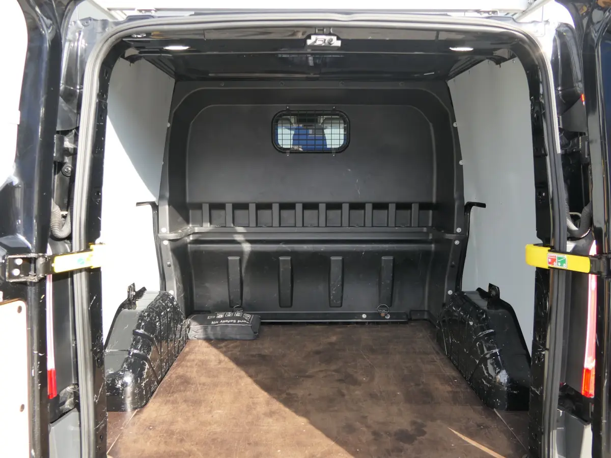 290 2.0 TDCI L1H1 Trend DC | Dubbele Cabine | 5-Persoons | Trekhaak | Camera | Lichtmetalen Velgen | Stoelverwarming