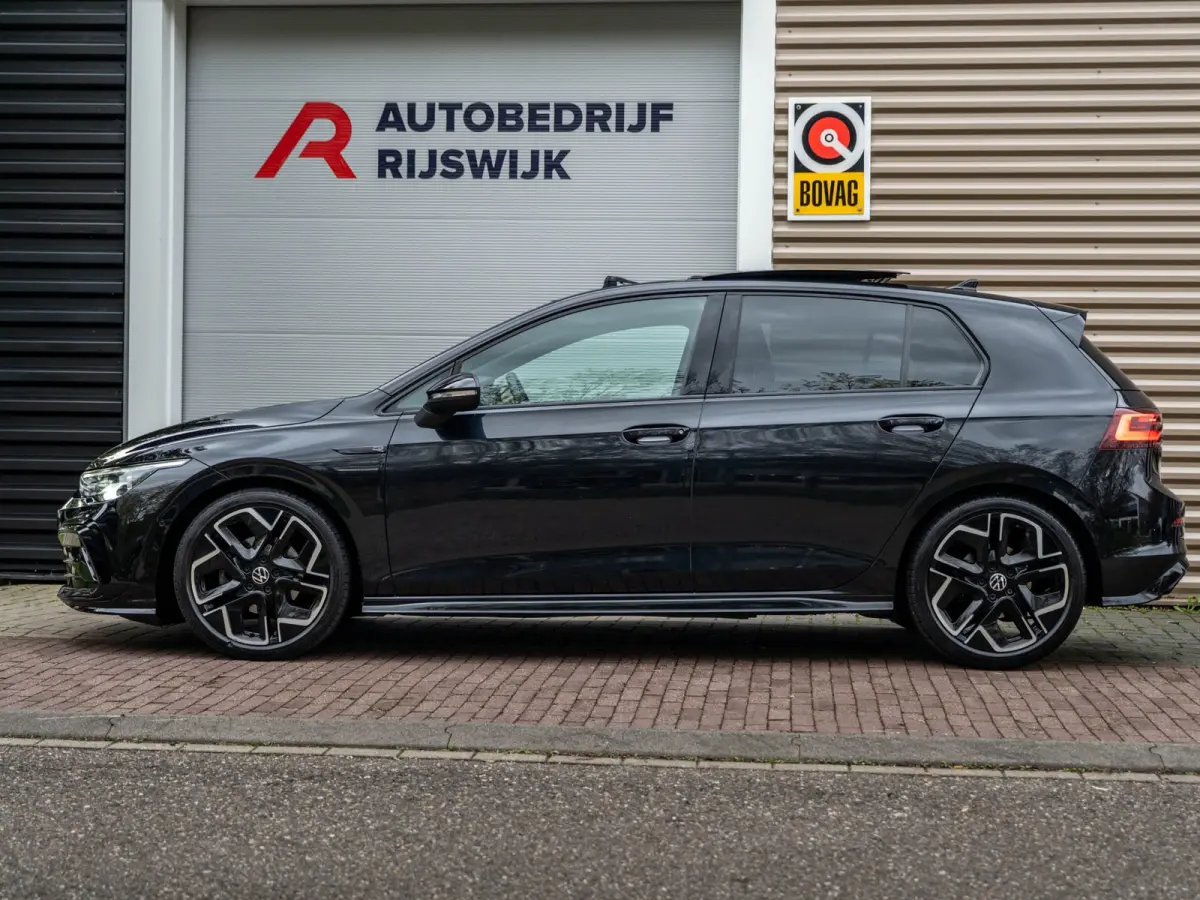 1.5 eTSI R-Line Pano/Matrix/Camera/Keyless