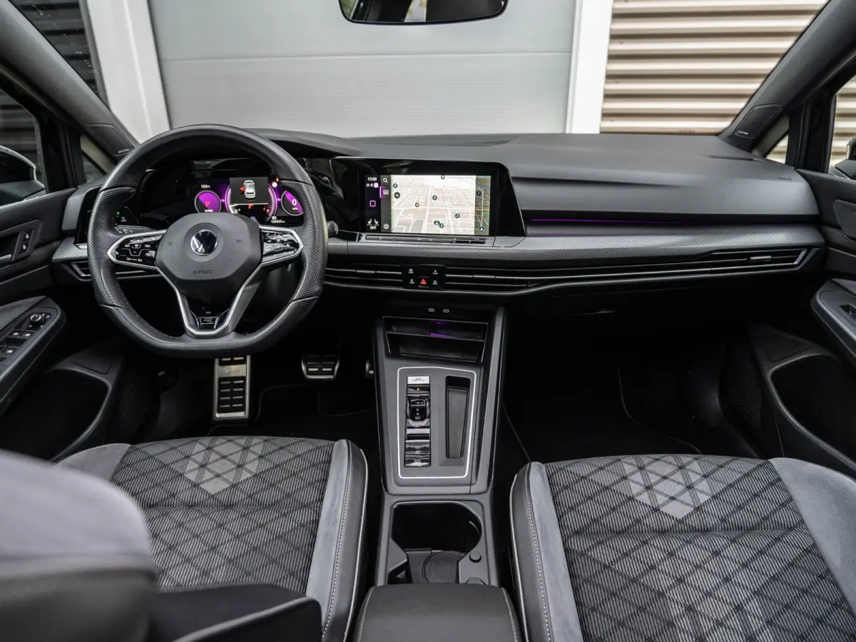 1.5 eTSI R-Line Pano/Matrix/Camera/Keyless