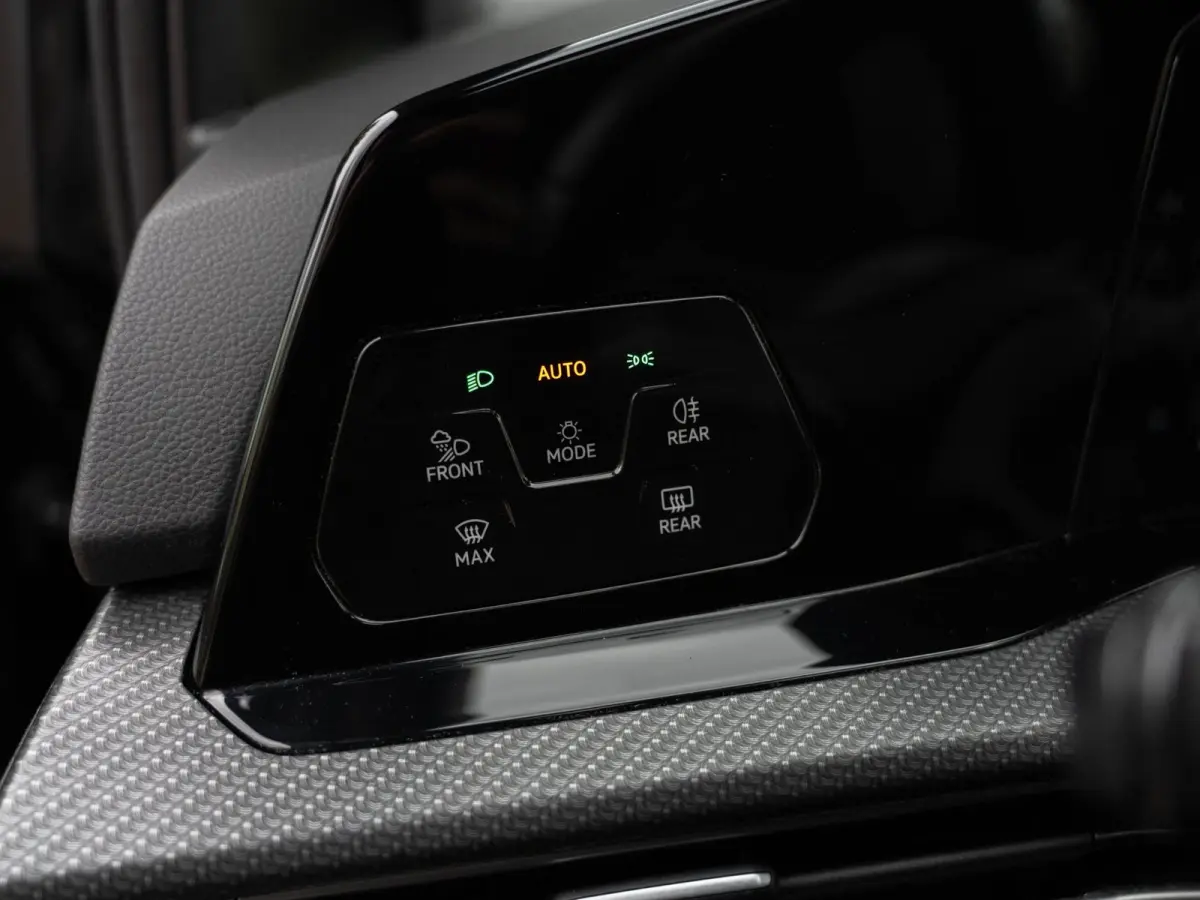 1.5 eTSI R-Line Pano/Matrix/Camera/Keyless