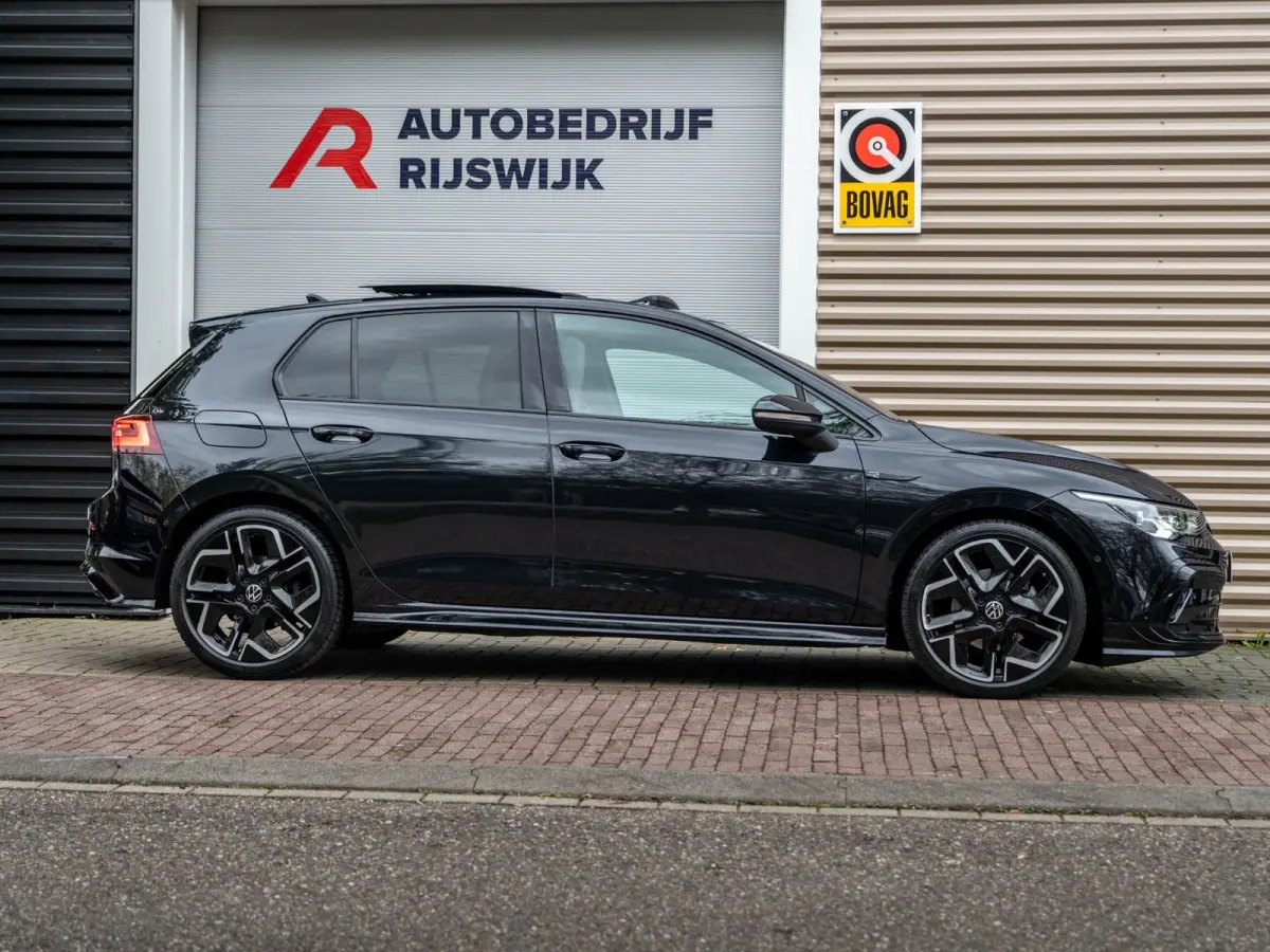 1.5 eTSI R-Line Pano/Matrix/Camera/Keyless