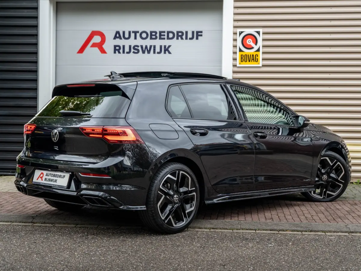 1.5 eTSI R-Line Pano/Matrix/Camera/Keyless