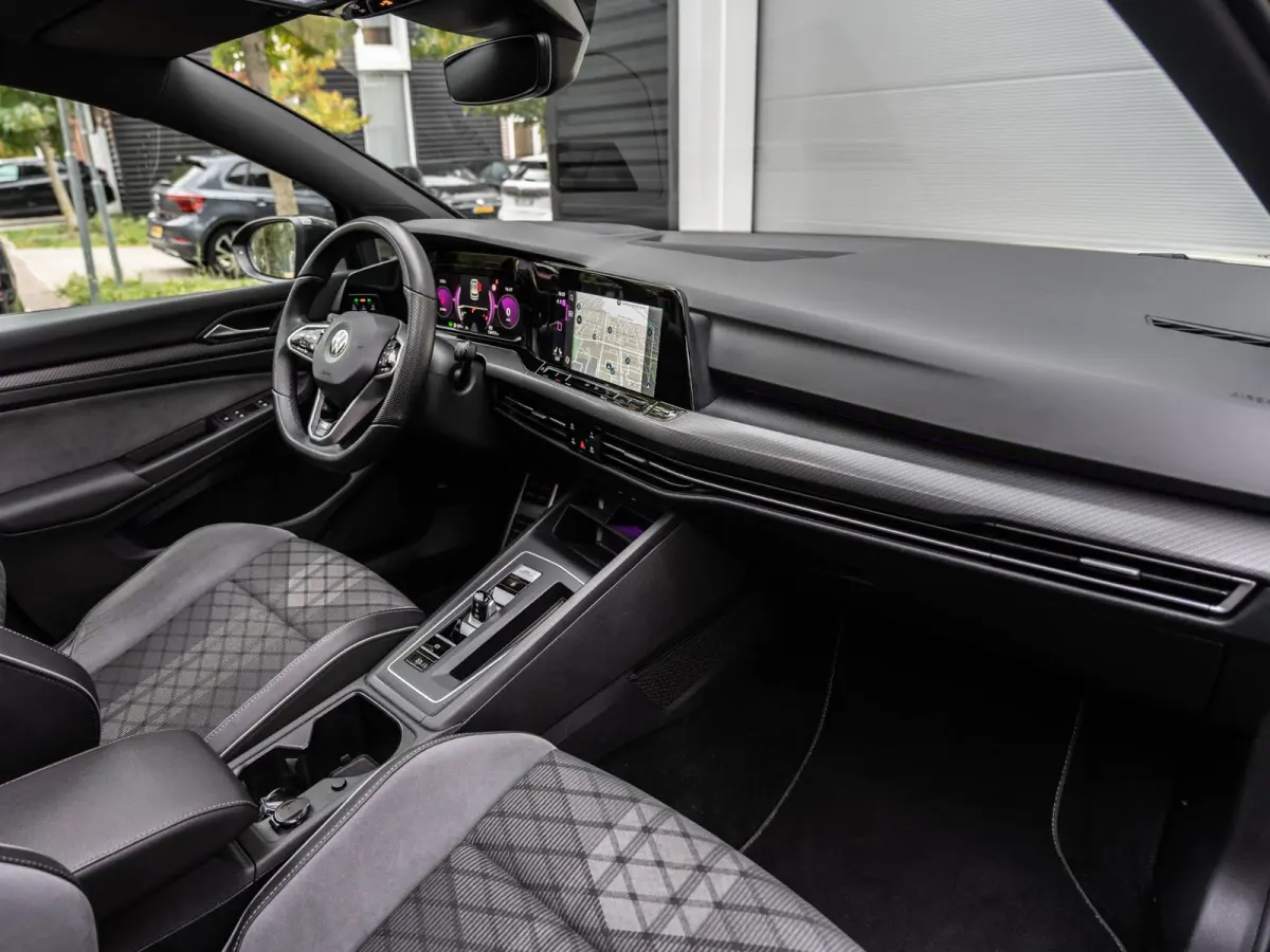 1.5 eTSI R-Line Pano/Matrix/Camera/Keyless