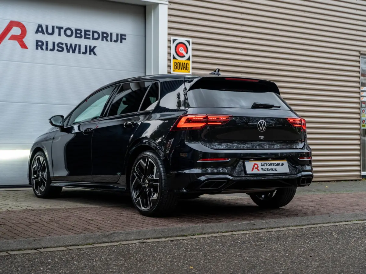 1.5 eTSI R-Line Pano/Matrix/Camera/Keyless