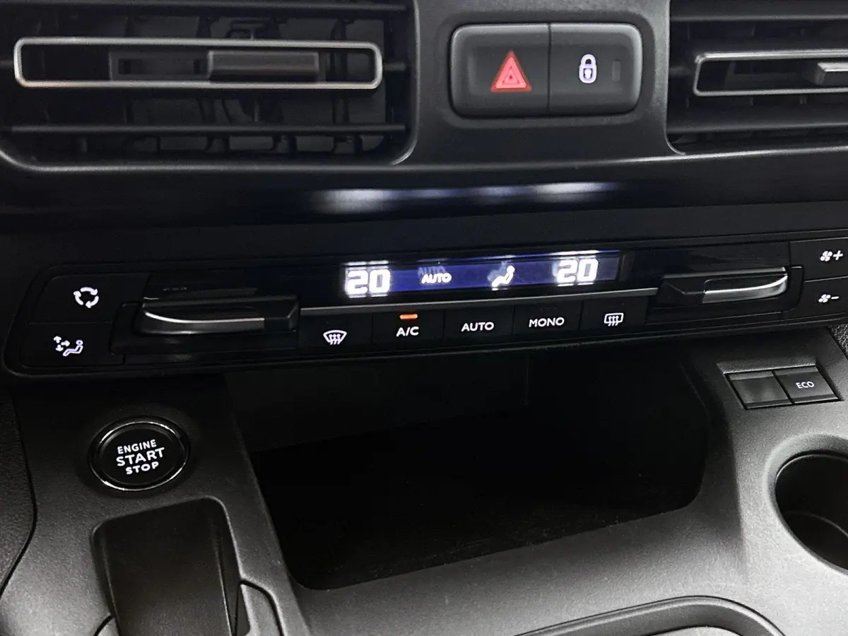 GT 130pk Automaat | Navigatie via Apple Carplay / Android Auto | Achteruitrijcamera | Climate Control | Cruise Control | Parkeersensoren v+a | Dodehoeksensor | Keyless | Elektrisch inklapbar