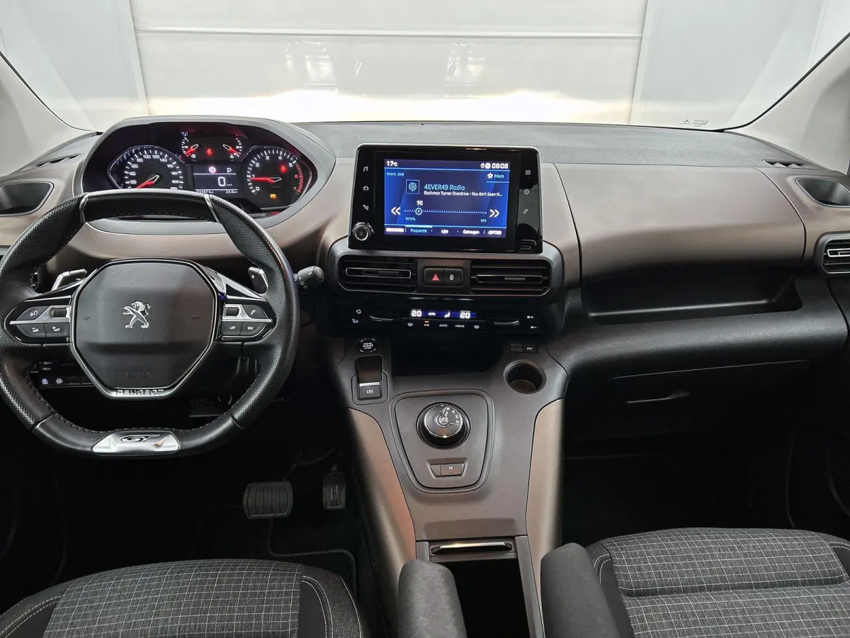 GT 130pk Automaat | Navigatie via Apple Carplay / Android Auto | Achteruitrijcamera | Climate Control | Cruise Control | Parkeersensoren v+a | Dodehoeksensor | Keyless | Elektrisch inklapbar