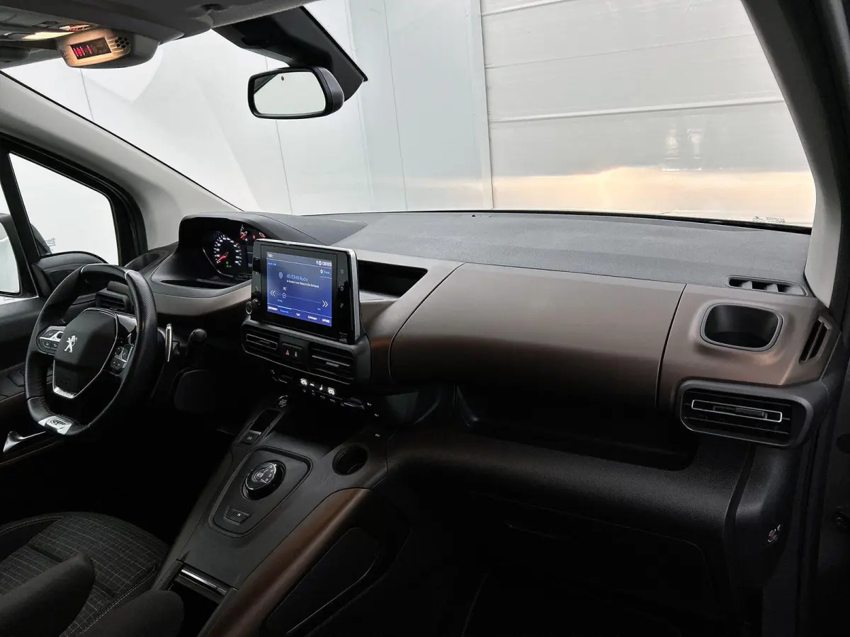 GT 130pk Automaat | Navigatie via Apple Carplay / Android Auto | Achteruitrijcamera | Climate Control | Cruise Control | Parkeersensoren v+a | Dodehoeksensor | Keyless | Elektrisch inklapbar