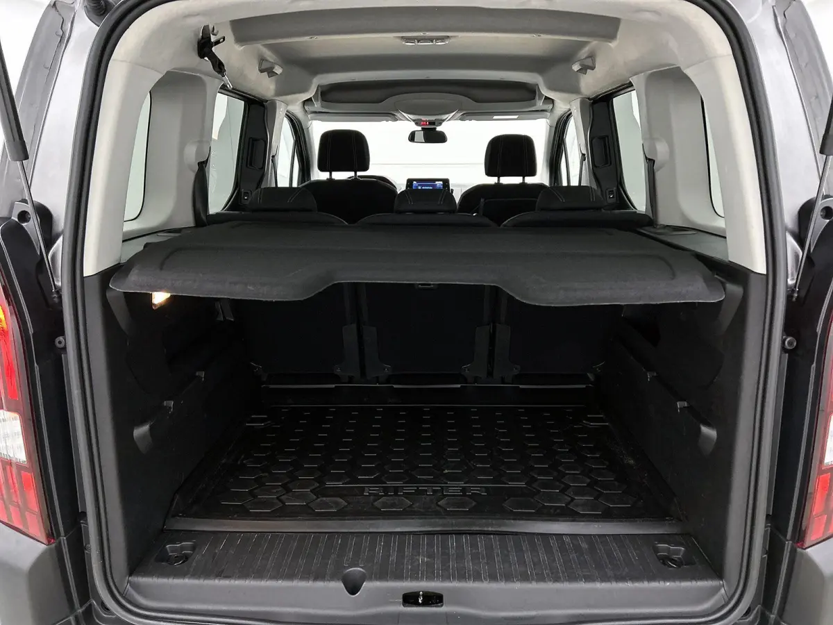 GT 130pk Automaat | Navigatie via Apple Carplay / Android Auto | Achteruitrijcamera | Climate Control | Cruise Control | Parkeersensoren v+a | Dodehoeksensor | Keyless | Elektrisch inklapbar