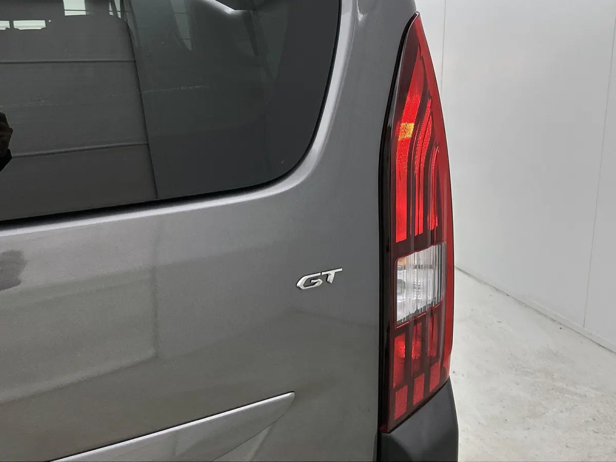 GT 130pk Automaat | Navigatie via Apple Carplay / Android Auto | Achteruitrijcamera | Climate Control | Cruise Control | Parkeersensoren v+a | Dodehoeksensor | Keyless | Elektrisch inklapbar