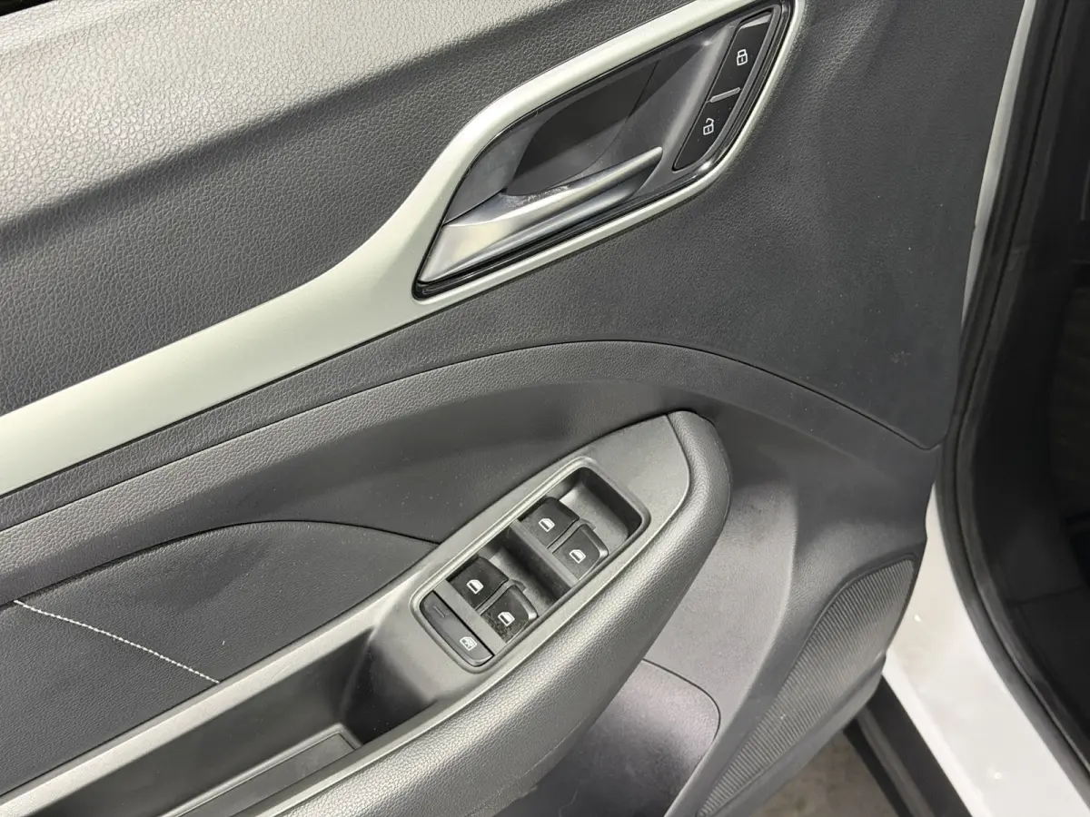 Luxury 45 kWh | Panoramadak | Leder interieur | Keyless | ACC | Apple CarPlay - Android Auto
