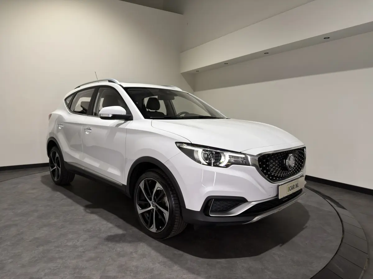 Luxury 45 kWh | Panoramadak | Leder interieur | Keyless | ACC | Apple CarPlay - Android Auto