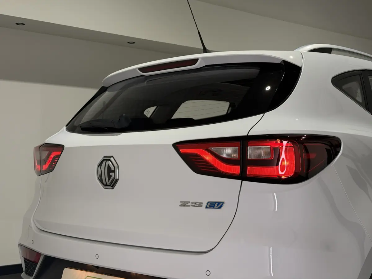 Luxury 45 kWh | Panoramadak | Leder interieur | Keyless | ACC | Apple CarPlay - Android Auto
