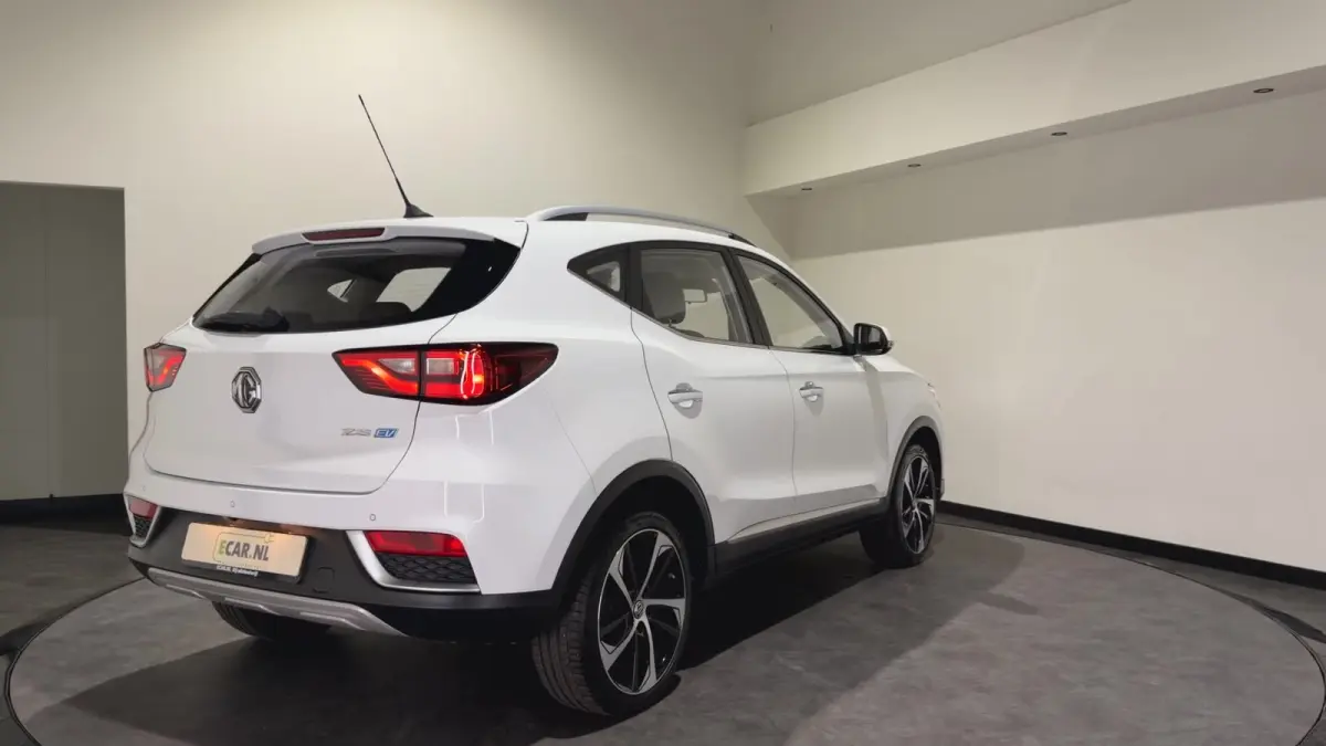 Luxury 45 kWh | Panoramadak | Leder interieur | Keyless | ACC | Apple CarPlay - Android Auto