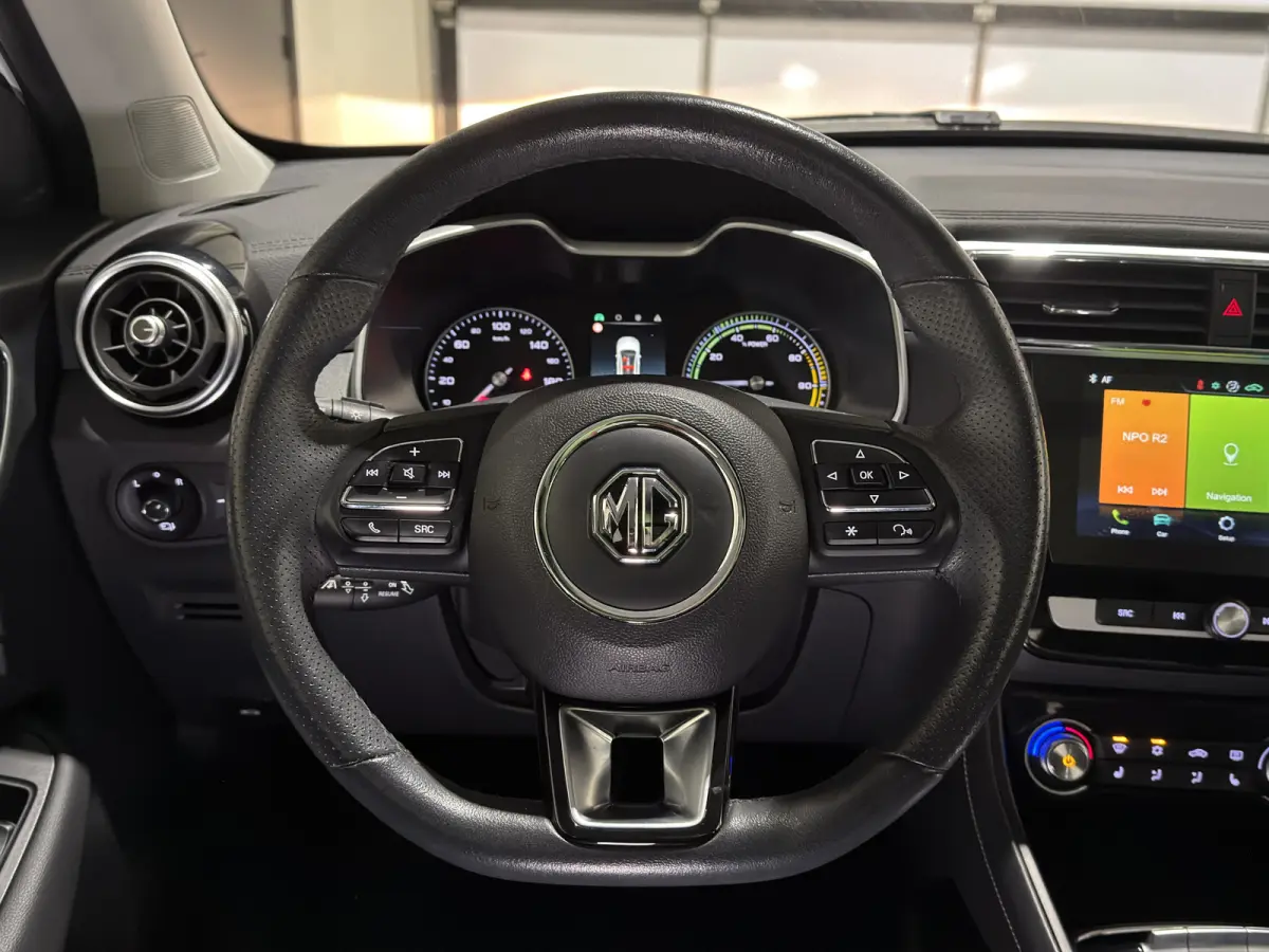 Luxury 45 kWh | Panoramadak | Leder interieur | Keyless | ACC | Apple CarPlay - Android Auto