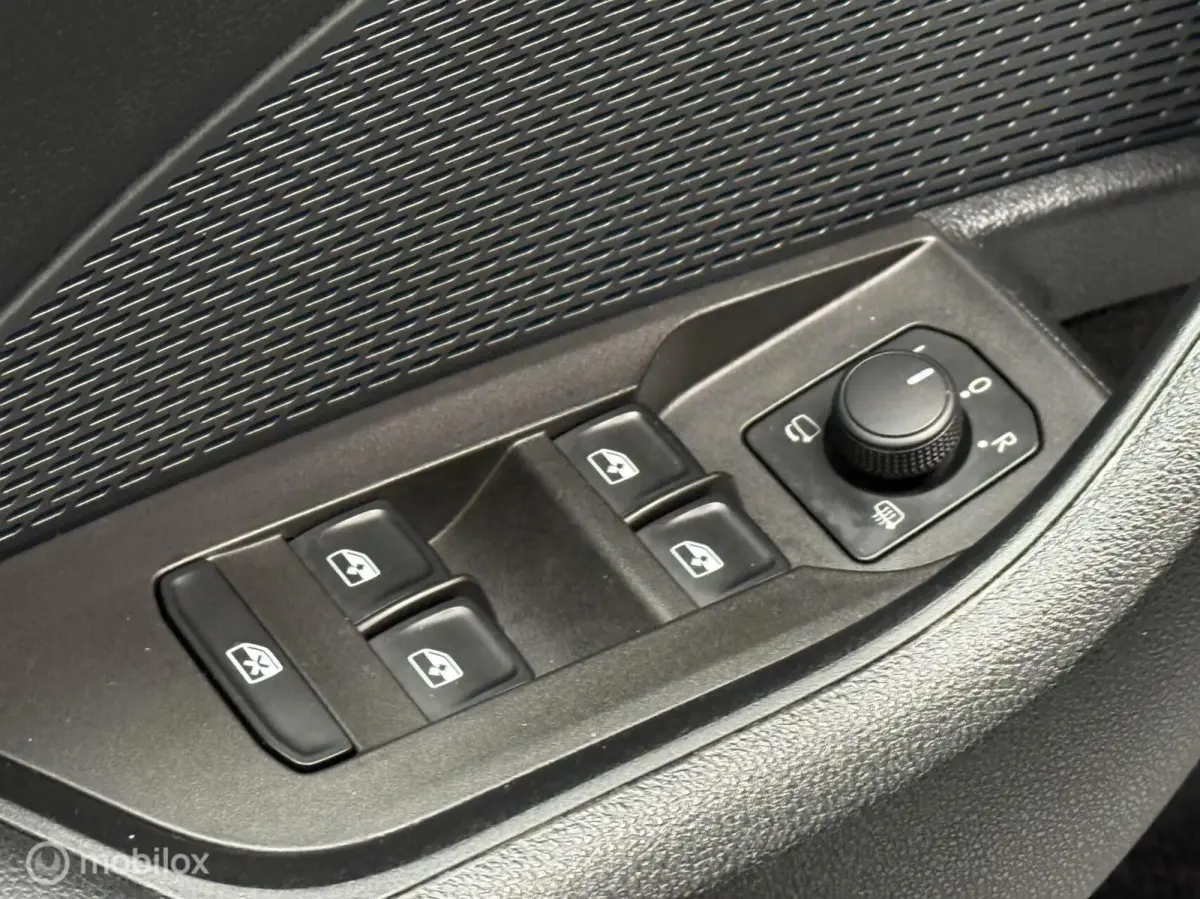 1.0 TSI Ambition CarPlay PDC Black-Line Full-Led
