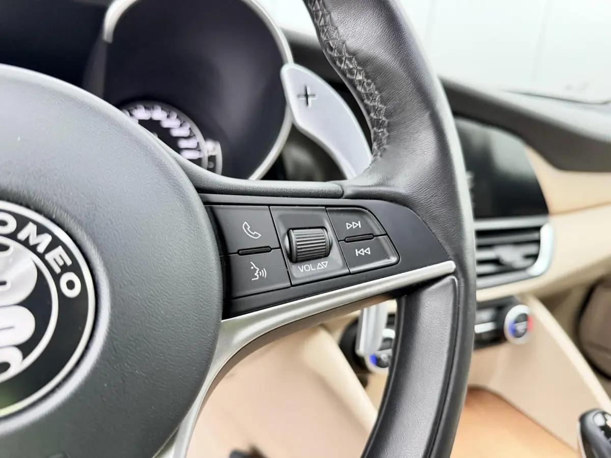 2.0 Veloce Q4 | 280PK | Leder | Camera