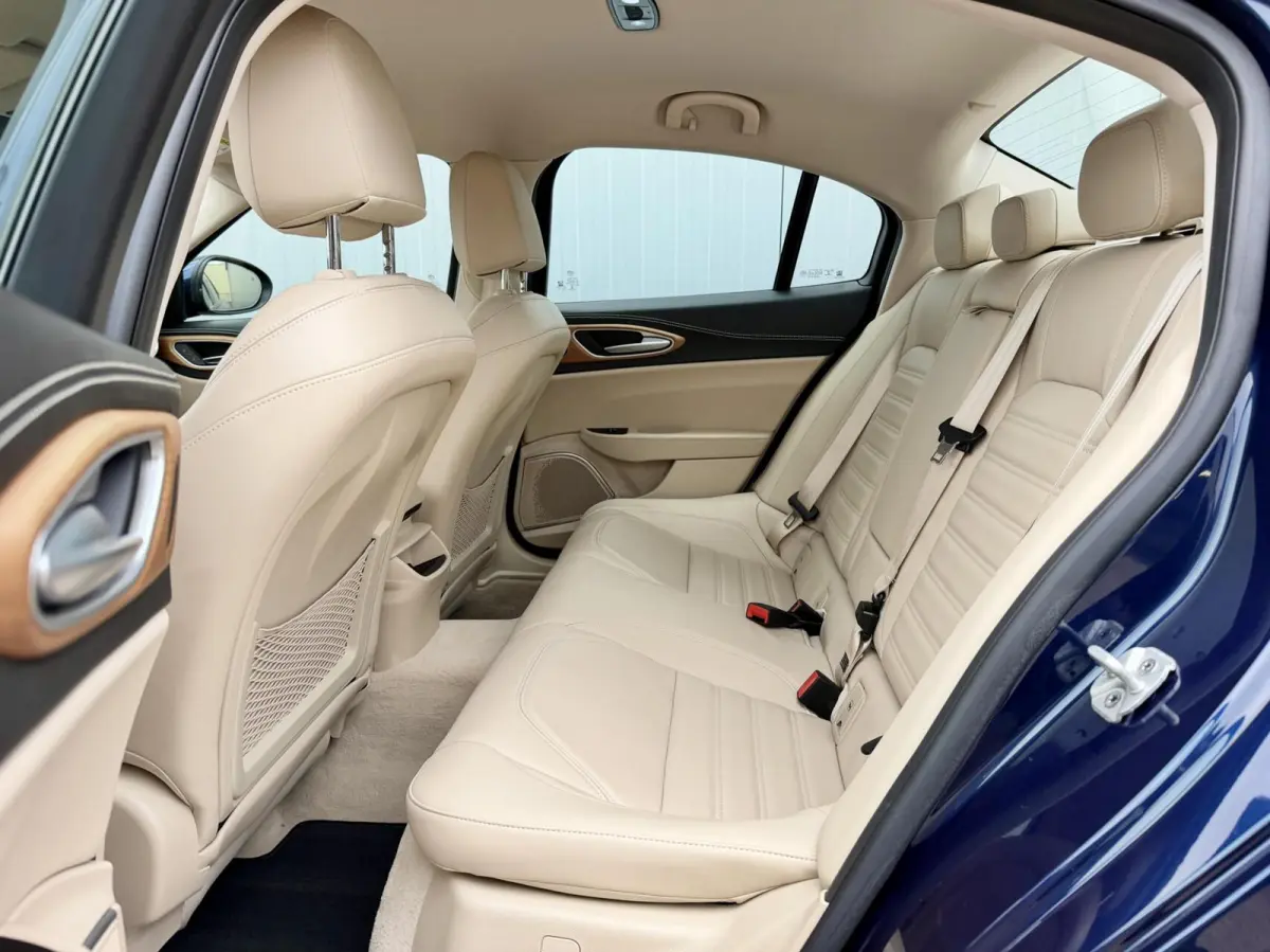 2.0 Veloce Q4 | 280PK | Leder | Camera