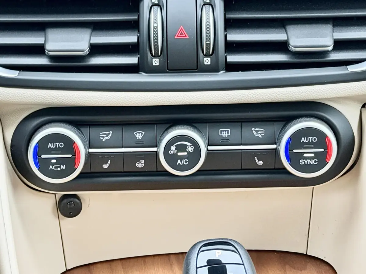 2.0 Veloce Q4 | 280PK | Leder | Camera