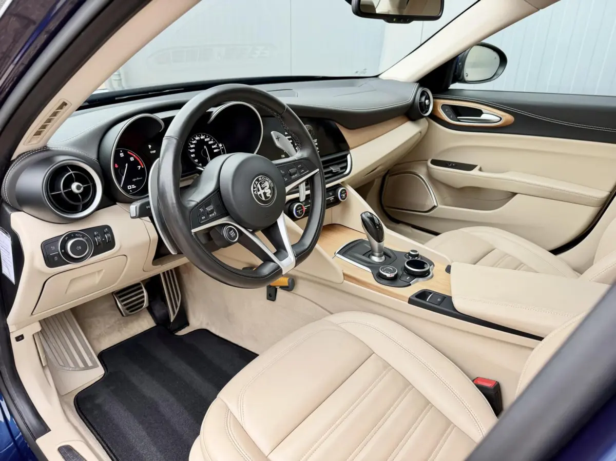 2.0 Veloce Q4 | 280PK | Leder | Camera