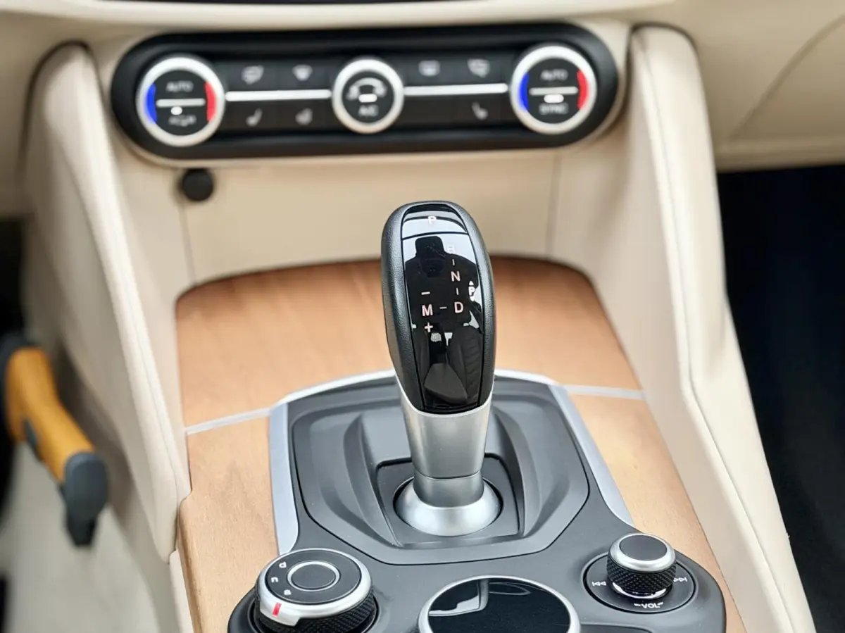 2.0 Veloce Q4 | 280PK | Leder | Camera