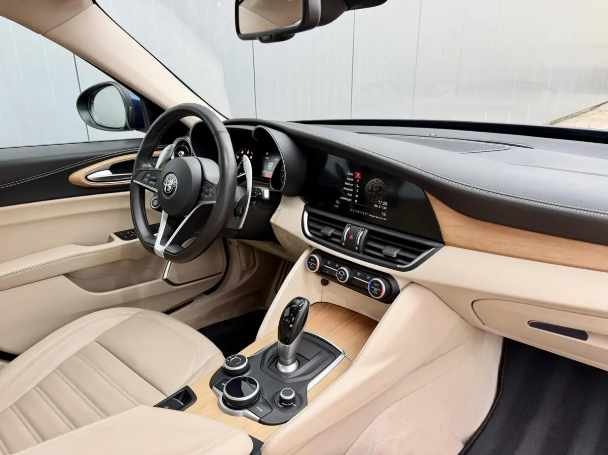 2.0 Veloce Q4 | 280PK | Leder | Camera