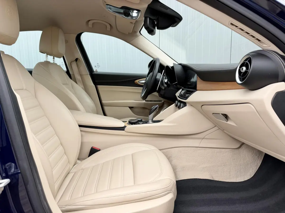 2.0 Veloce Q4 | 280PK | Leder | Camera