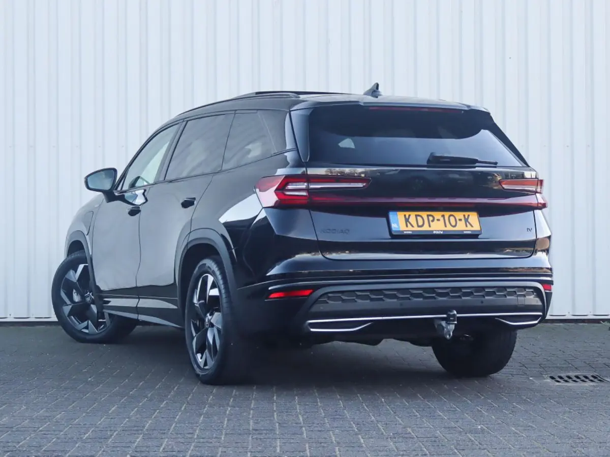 1.5 TSI 204pk PHEV Sportline Business | SoH 100% | Panoramadak | Trekhaak | Achterbank Verwarmd