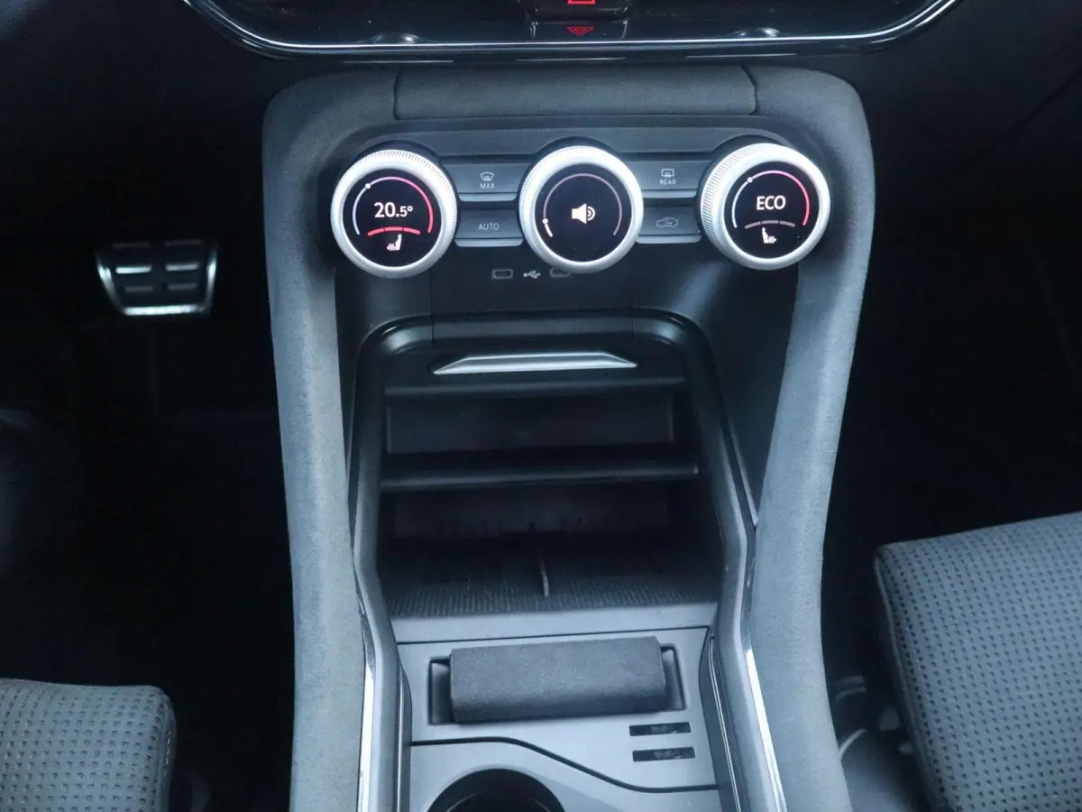 1.5 TSI 204pk PHEV Sportline Business | SoH 100% | Panoramadak | Trekhaak | Achterbank Verwarmd