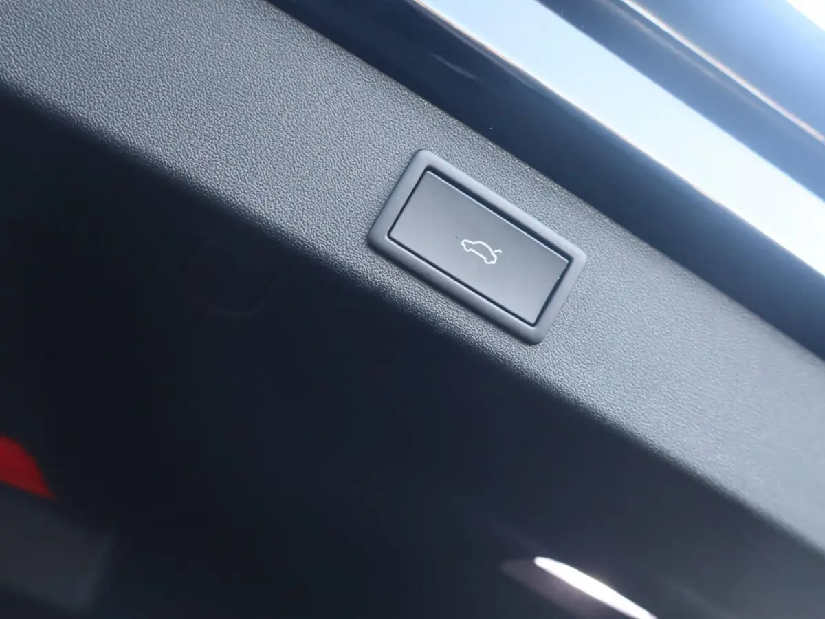 1.5 TSI 204pk PHEV Sportline Business | SoH 100% | Panoramadak | Trekhaak | Achterbank Verwarmd
