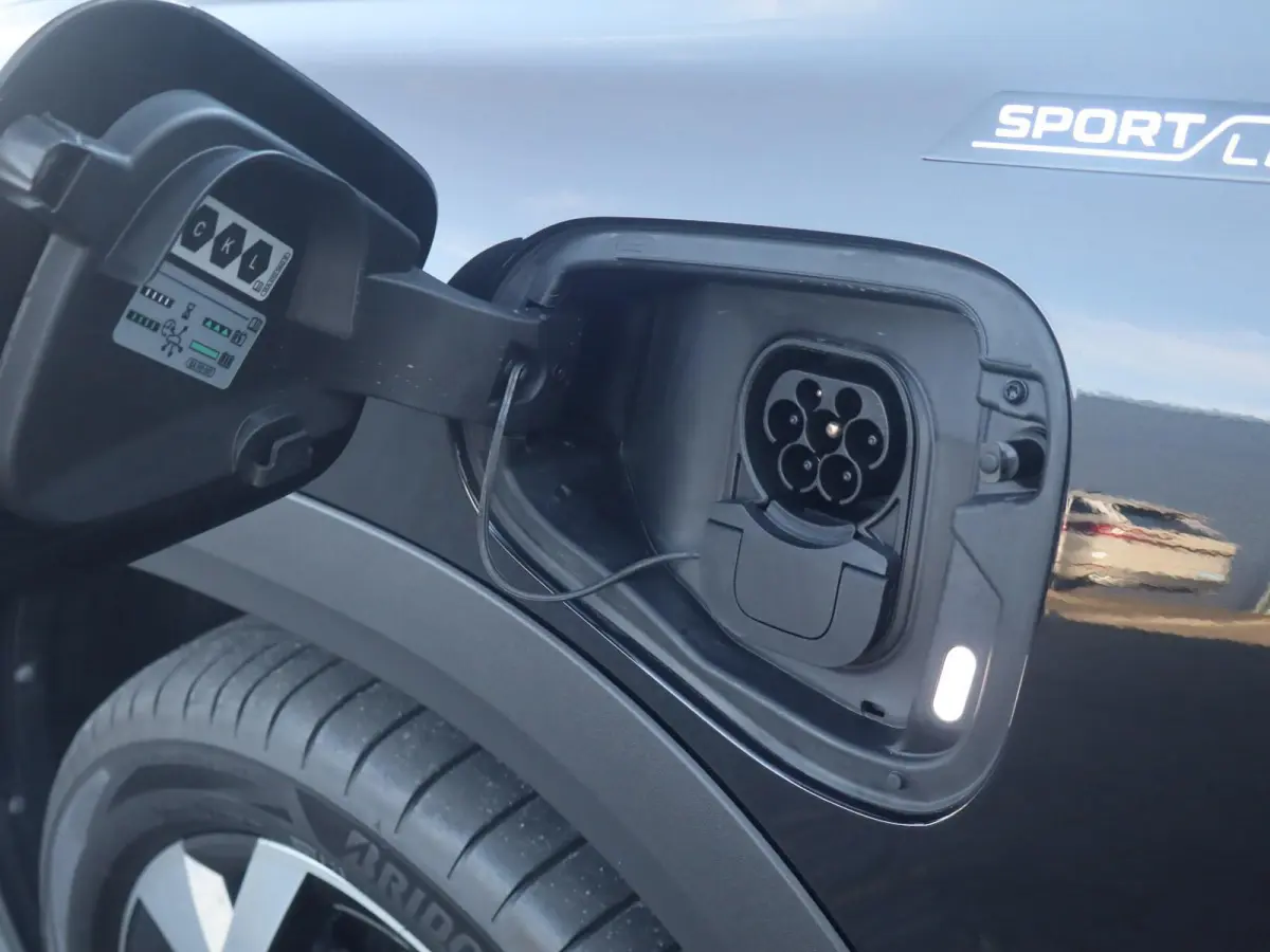 1.5 TSI 204pk PHEV Sportline Business | SoH 100% | Panoramadak | Trekhaak | Achterbank Verwarmd