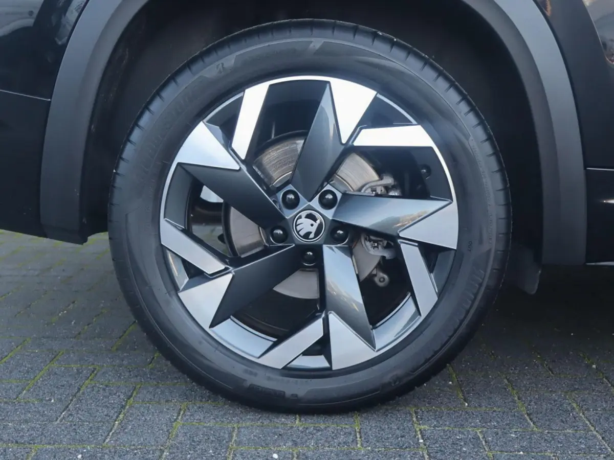 1.5 TSI 204pk PHEV Sportline Business | SoH 100% | Panoramadak | Trekhaak | Achterbank Verwarmd