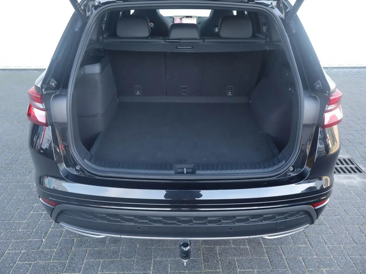 1.5 TSI 204pk PHEV Sportline Business | SoH 100% | Panoramadak | Trekhaak | Achterbank Verwarmd