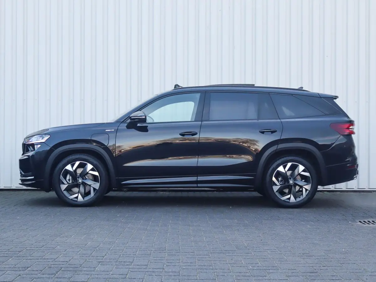 1.5 TSI 204pk PHEV Sportline Business | SoH 100% | Panoramadak | Trekhaak | Achterbank Verwarmd