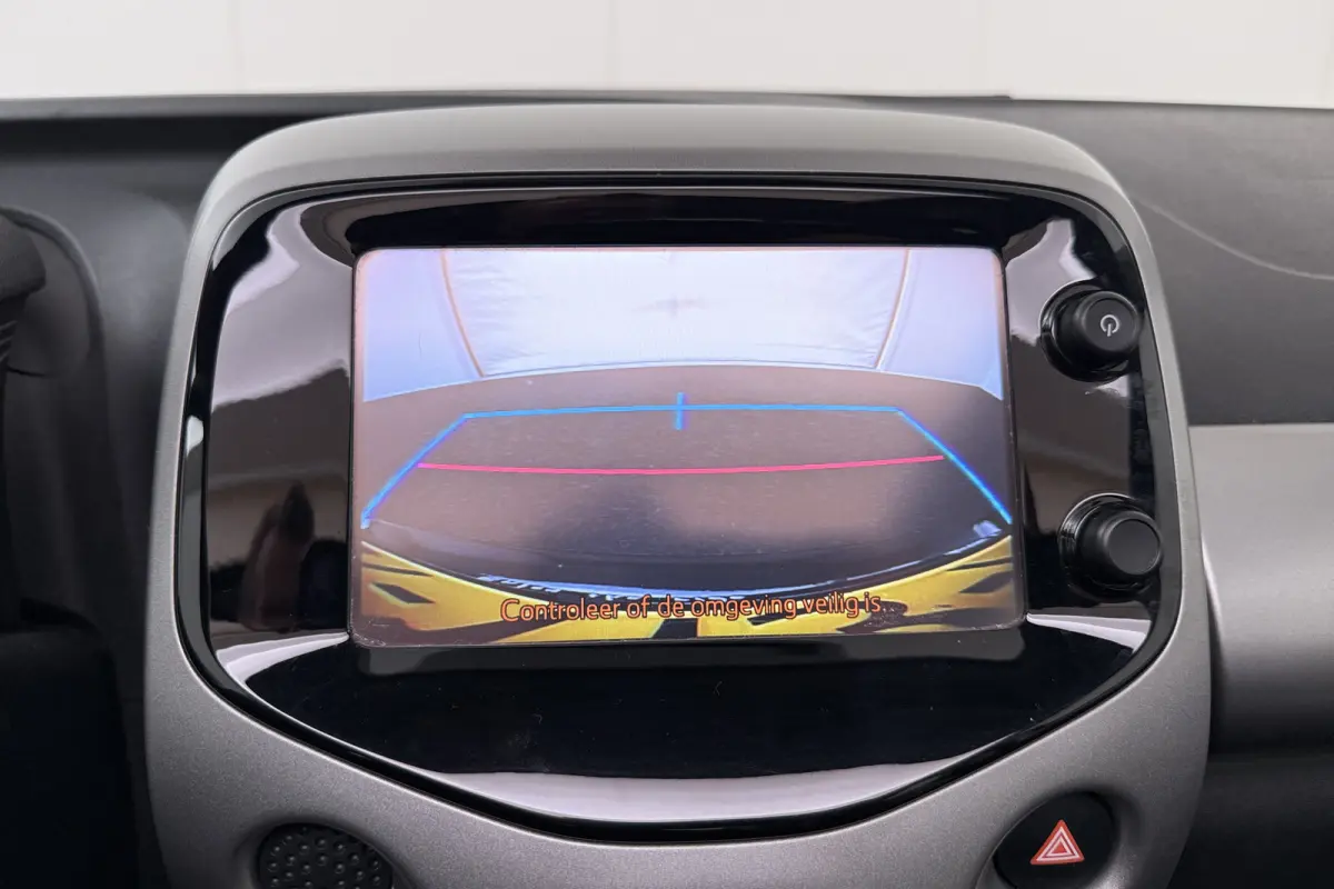 1.0 VVT-i x-wave Cabrio Cruise Camera LMV 16"
