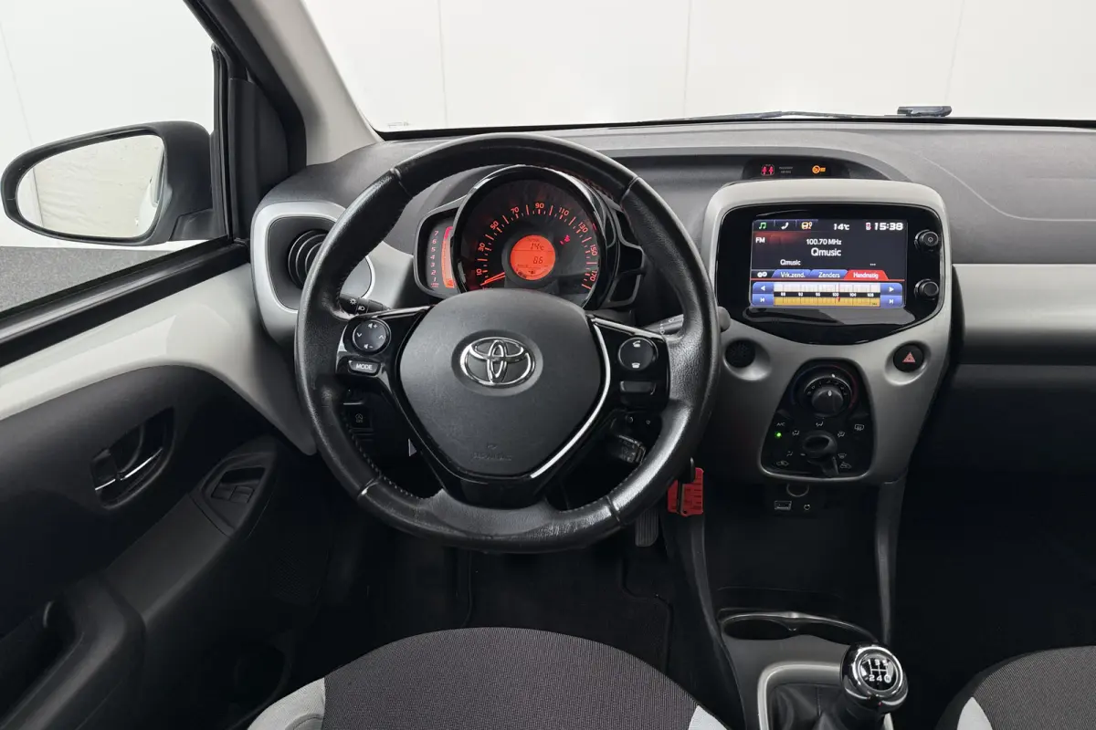 1.0 VVT-i x-wave Cabrio Cruise Camera LMV 16"