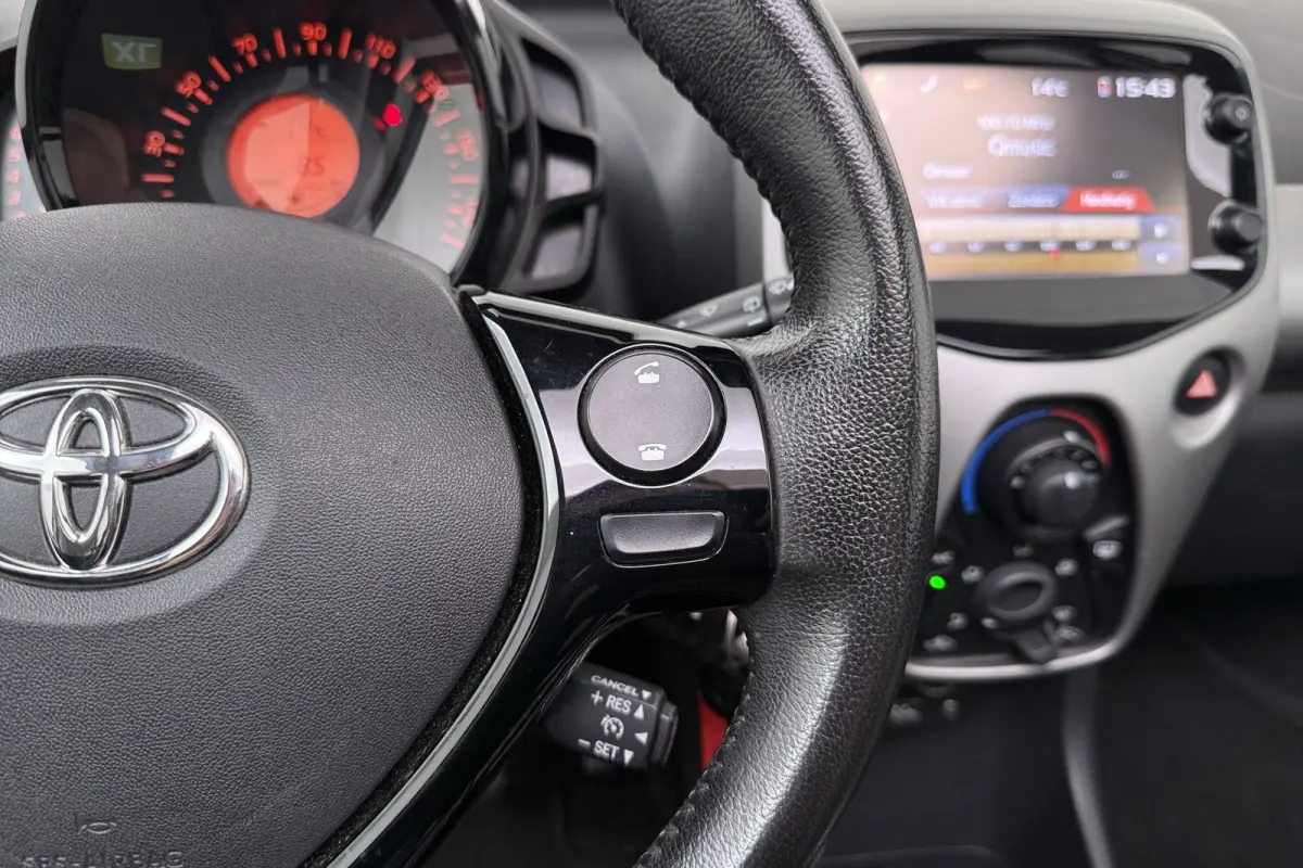 1.0 VVT-i x-wave Cabrio Cruise Camera LMV 16"