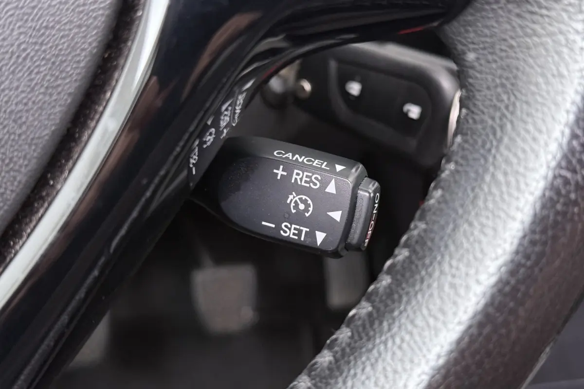 1.0 VVT-i x-wave Cabrio Cruise Camera LMV 16"