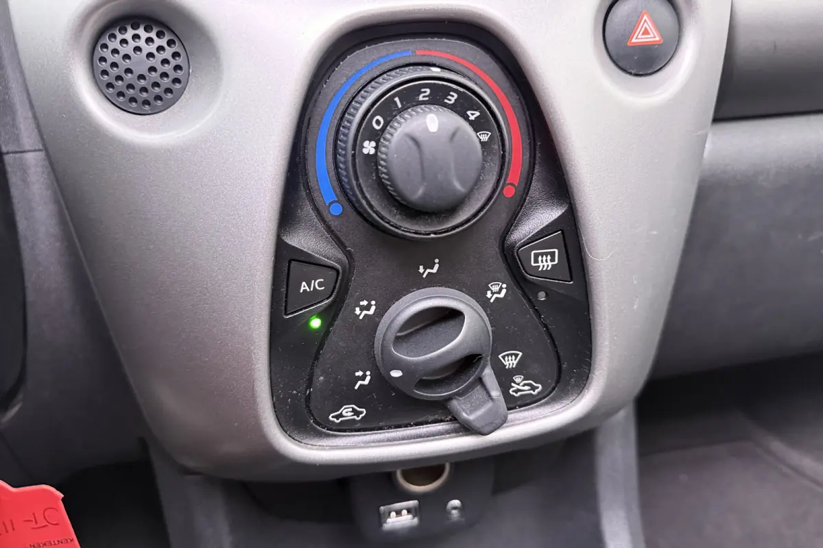1.0 VVT-i x-wave Cabrio Cruise Camera LMV 16"