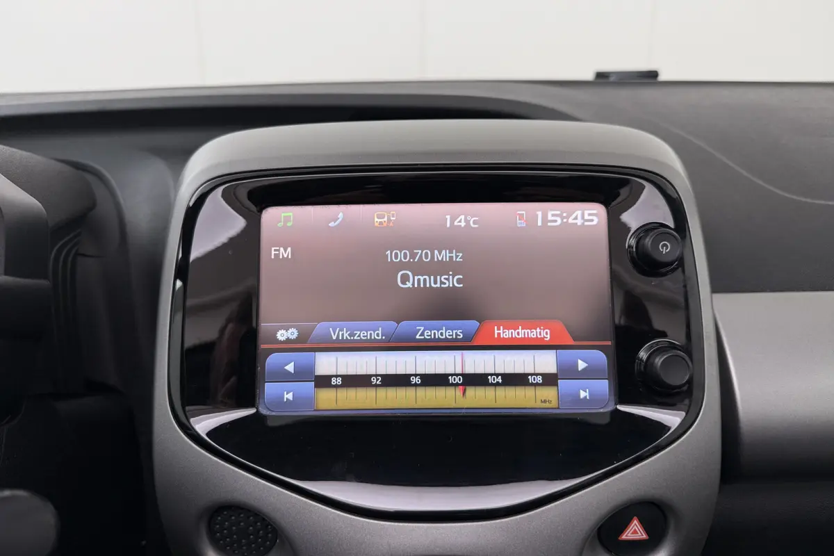 1.0 VVT-i x-wave Cabrio Cruise Camera LMV 16"
