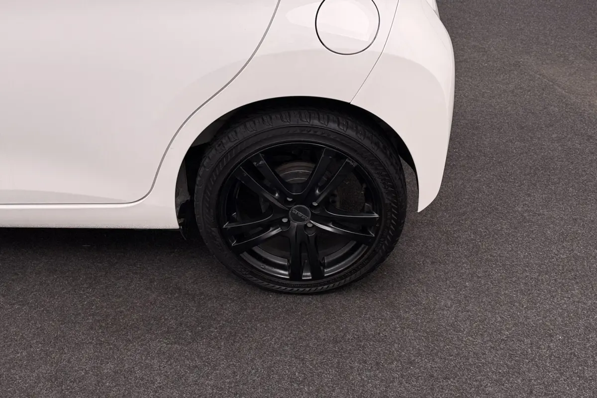 1.0 VVT-i x-wave Cabrio Cruise Camera LMV 16"