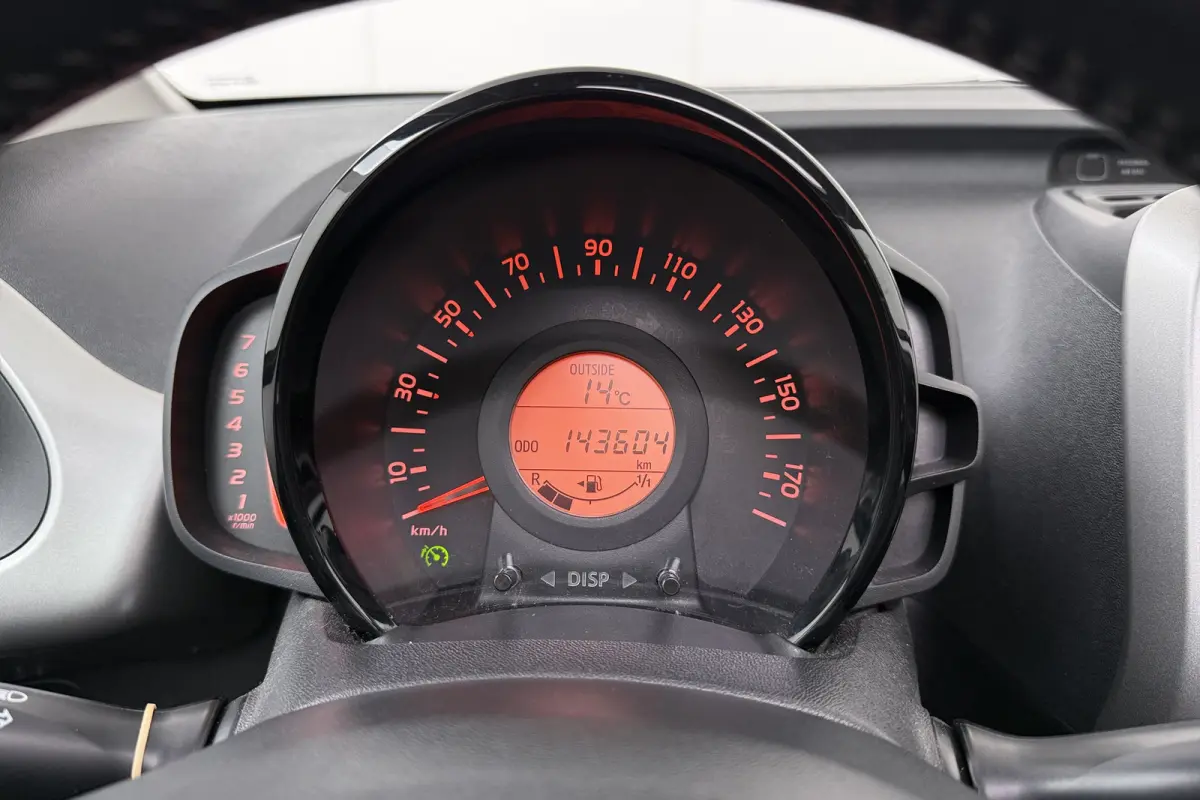 1.0 VVT-i x-wave Cabrio Cruise Camera LMV 16"