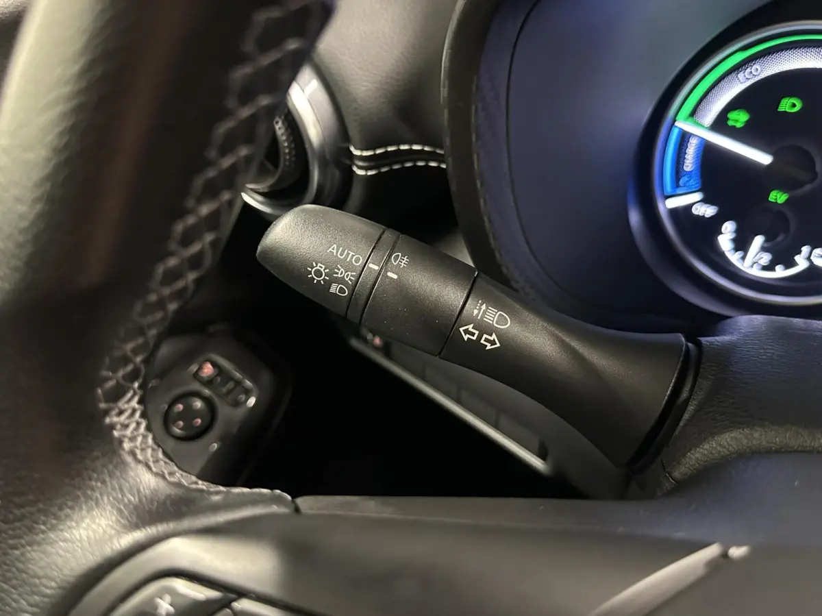 1.6 Hybrid N-Connecta CAMERA CARPLAY NAVI ECC CRUISE.