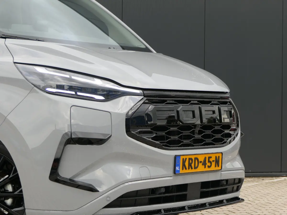 Tourneo 340 2.5 PHEV L2H1 Titanium X | Black Pack | Luxury | Panoramadak | 360 Camera | AGR Stoel | Leder | Adaptive LED | BLIS | Adaptive Cruise | B&O Audio