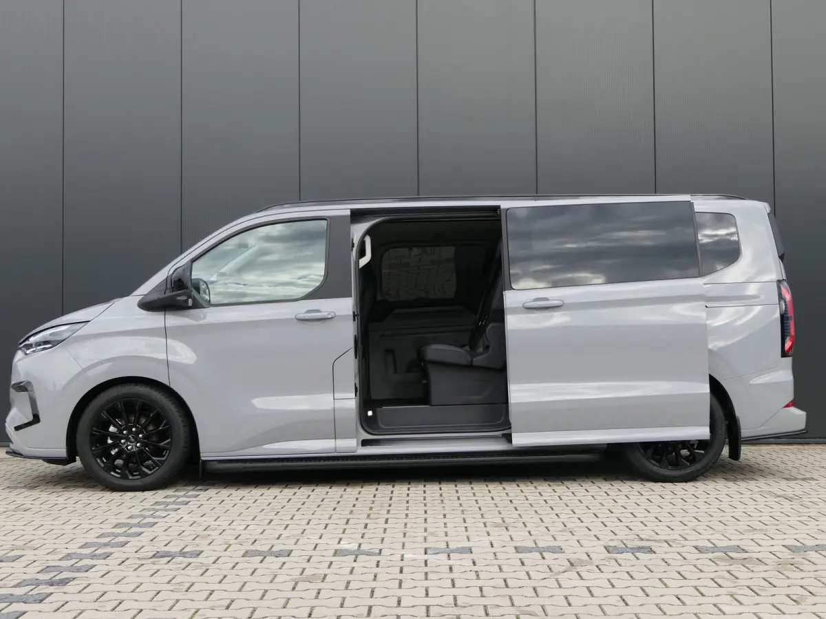 Tourneo 340 2.5 PHEV L2H1 Titanium X | Black Pack | Luxury | Panoramadak | 360 Camera | AGR Stoel | Leder | Adaptive LED | BLIS | Adaptive Cruise | B&O Audio